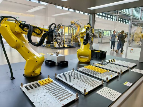 正规股票配资官网查询 上海City walk路线“上新”，124个打卡点串联AI城市的“呼吸”